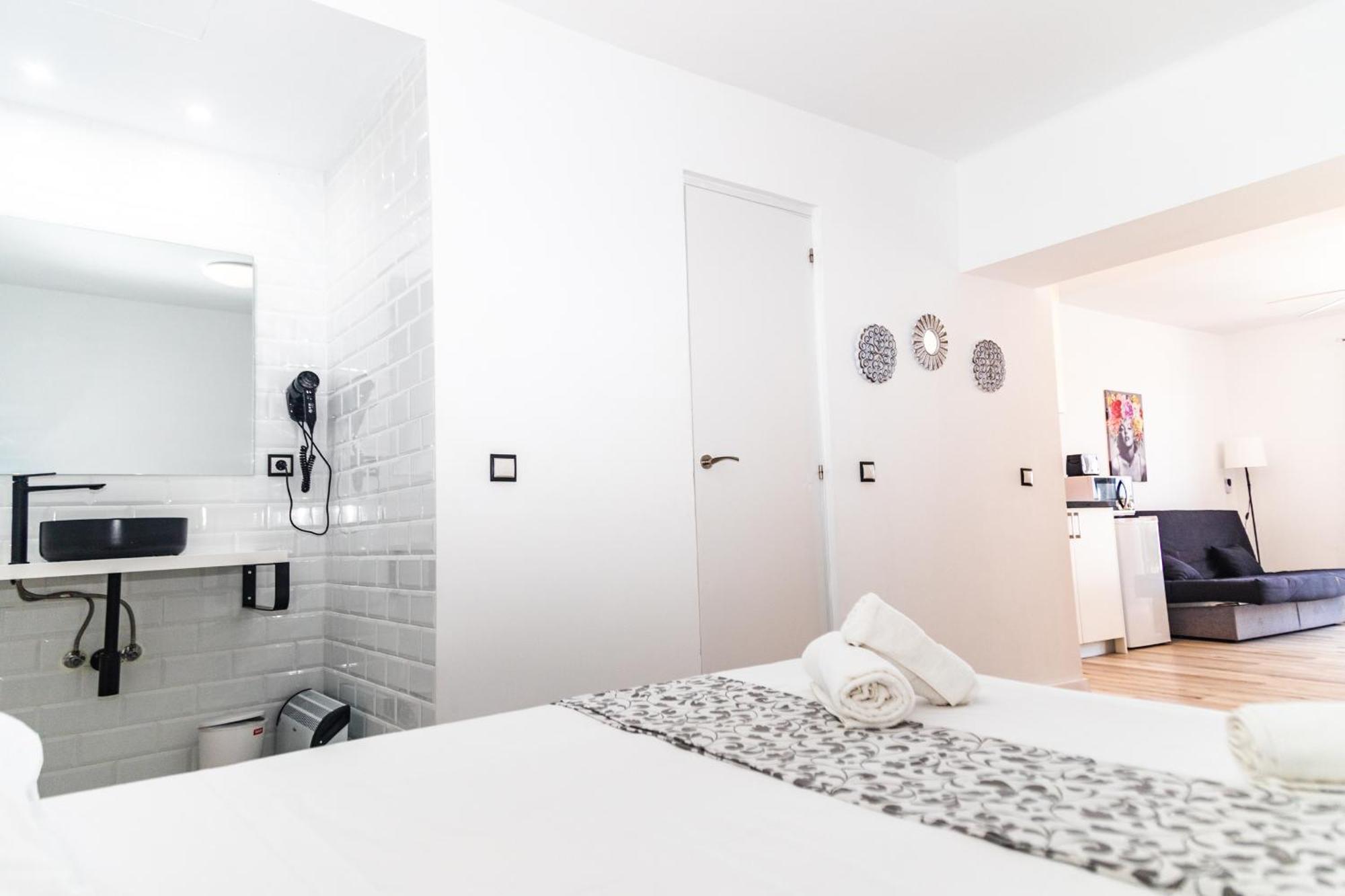 Jacaranda Apartments & Studios Es Cana المظهر الخارجي الصورة